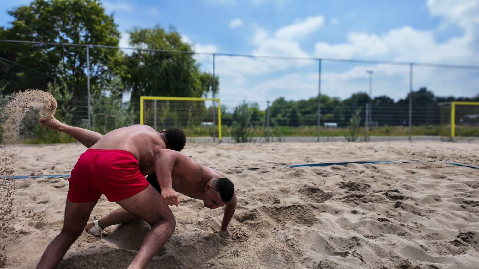 Beach Wrestling: Sam vs. Jaïr