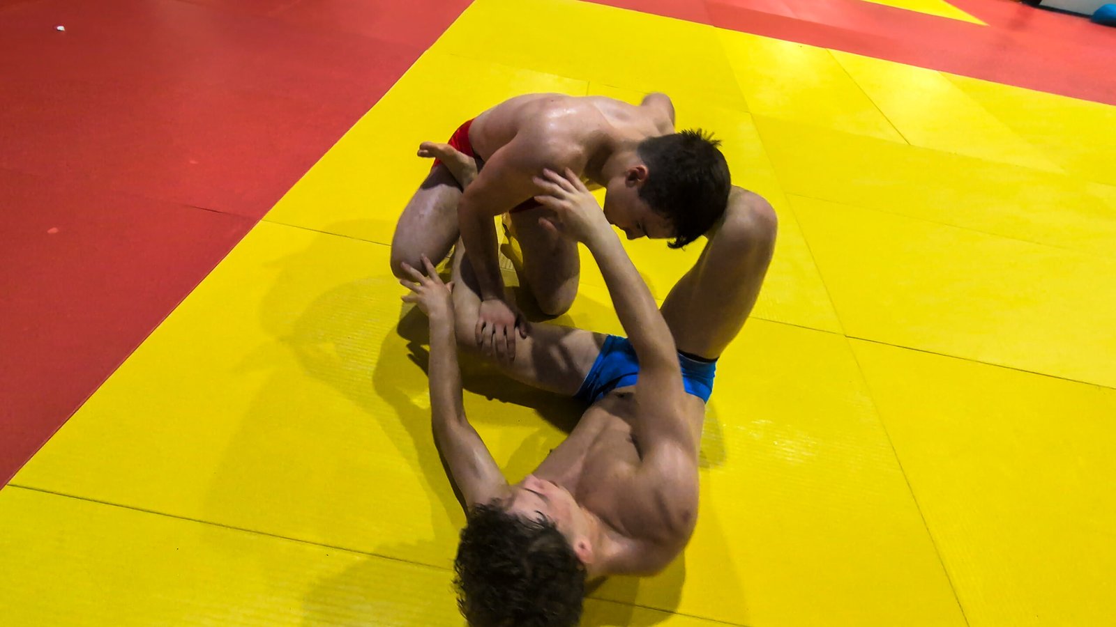 Submission Wrestling; Aaron vs. Karol